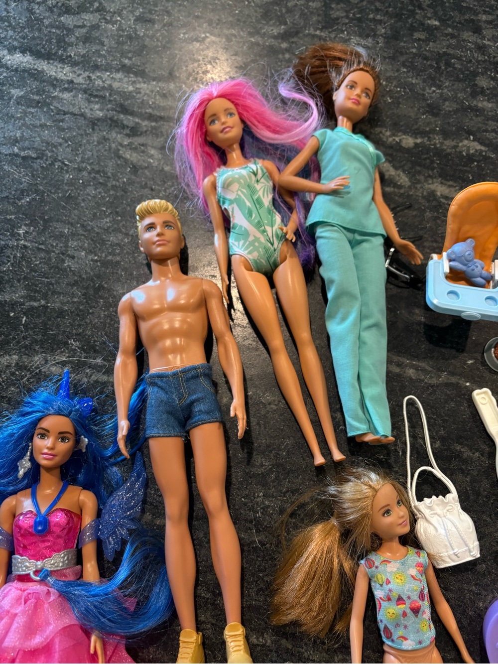Barbie Doll Bundle Lot of 8 Dolls + Accessories, Baby, Chelsea, Ken & Furniture - Picture 4 of 8